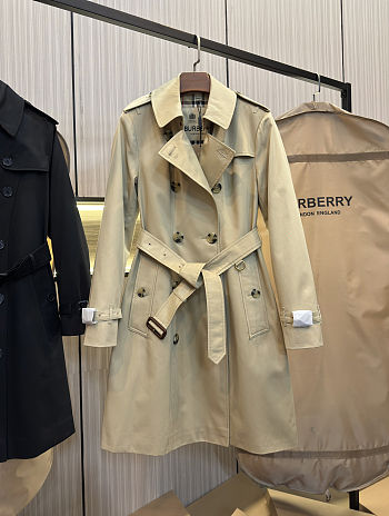 Burberry Kensington Heritage Trench Coat