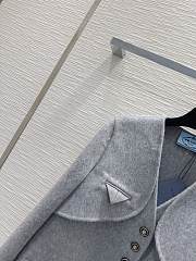 Prada grey wool coat with fur cuffs - 5