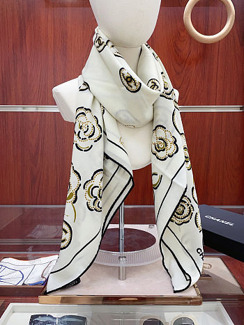  Chanel scarf, featuring a white background with a pattern flower of black 140*140cm