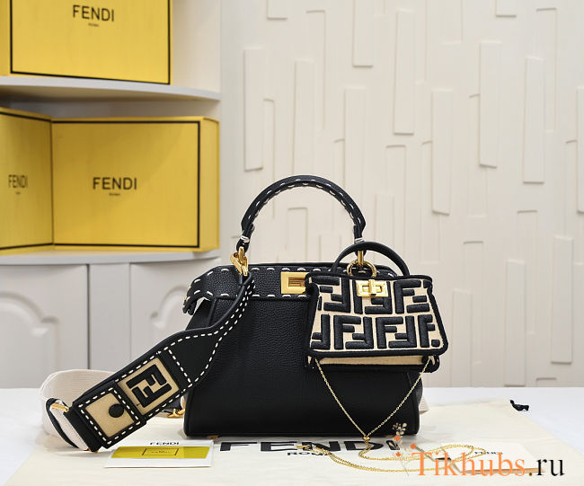 Fendi peekaboo iseeu Bag black size 23 cm - 1