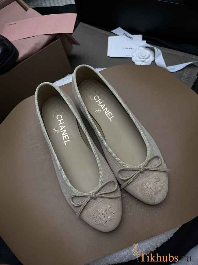 Chanel 25 Ballet Flat Grey-taupe Suede - 1