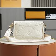 Louis Vuitton Diane Monogram Empreinte Leather handbag in a cream color 23*16*8.5cm - 2
