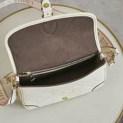 Louis Vuitton Diane Monogram Empreinte Leather handbag in a cream color 23*16*8.5cm - 5