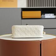Louis Vuitton Diane Monogram Empreinte Leather handbag in a cream color 23*16*8.5cm - 6