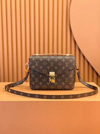 LV Pochette Métis M44875 25cm