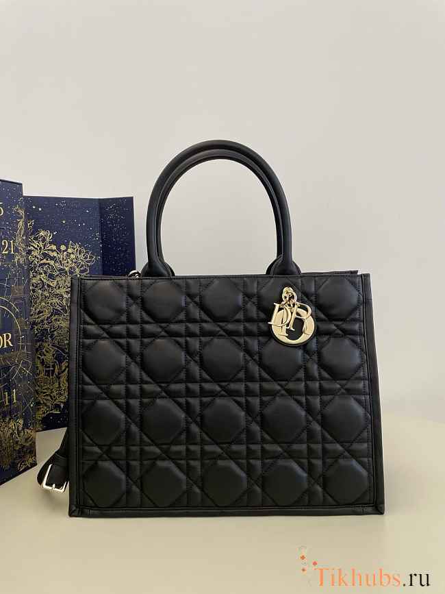 Dior Medium Book Tote in Black Macrocannage Calfskin 36.5 cm - 1
