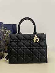 Dior Medium Book Tote in Black Macrocannage Calfskin 36.5 cm - 1
