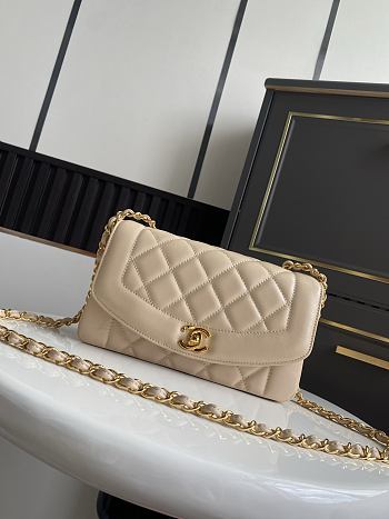  Chanel Diana bag in beige lambskin beige 22.5×14×7cm