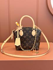 Louis Vuitton Lockit BB Monogram handbag 15x19x7cm - 1