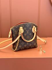 Louis Vuitton Lockit BB Monogram handbag 15x19x7cm - 4