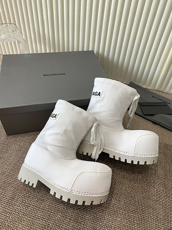  Balenciaga Alaska low boots in white nylon  
