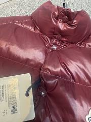 Moncler Enfant padded logo-patch detail gilet in burgundy - 3