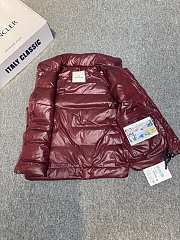 Moncler Enfant padded logo-patch detail gilet in burgundy - 5