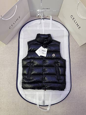 Moncler Enfant padded logo-patch detail gilet in black