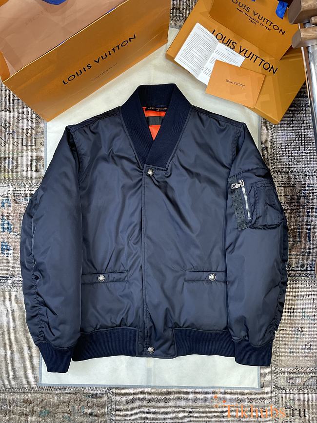  Louis Vuitton black bomber jacket 1AIMRY - 1