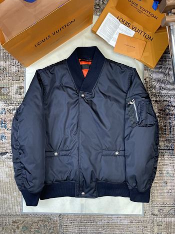  Louis Vuitton black bomber jacket 1AIMRY