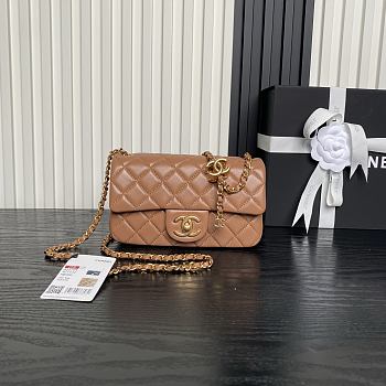 Chanel Flap bag Shiny Lambskin & Gold Plated Metal Light brown 20×13×7cm