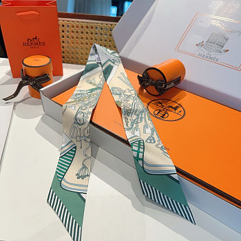 Hermes bag scarf