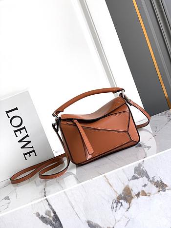 Loewe Mini Puzzle Edge bag in classic calfskin 18x8x12.5cm