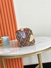 Louis Vuitton Toiletry bag 13x13x24 cm - 3