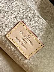 Louis Vuitton Toiletry bag 13x13x24 cm - 6