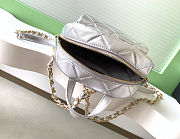 Chanel CC Turn-lock backpack in silver-tone leather 22x22.5x8.5 cm - 5