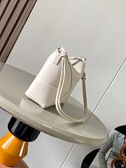Loewe Puzzle Fold leather pouch shoulder bag in a white color 23x6.5x15.5cm - 3