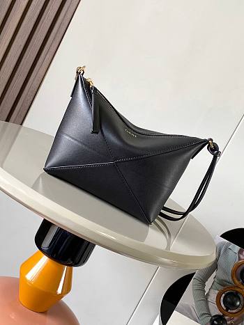 Loewe Puzzle Fold leather pouch shoulder bag in a black color 23x6.5x15.5cm