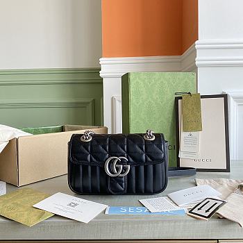 Gucci GG Marmont mini shoulder bag in black leather 22x13x6cm