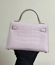  Hermès Mini Kelly from matte alligator leather in the color Mauve Pale - 3