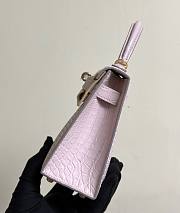  Hermès Mini Kelly from matte alligator leather in the color Mauve Pale - 2