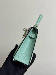 Hermès Mini Kelly 20cm bag in Vert d'Eau, made from matte alligator leather  - 5