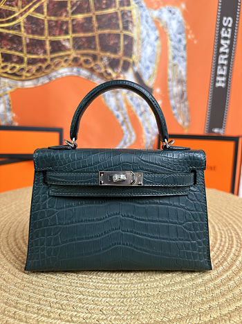 Hermès Mini Kelly bag made from imported alligator leather