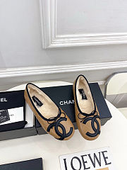 Chanel ballet flats with a black CC logo and bow  - 5