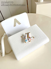  Louis Vuitton x Takashi Murakami Twist MM Slim bag in Epi leather with gold-tone hardware 16x8x23 cm - 6