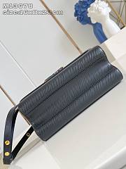  Louis Vuitton x Takashi Murakami Twist MM Slim bag in black Epi leather 16x8x23 cm - 5