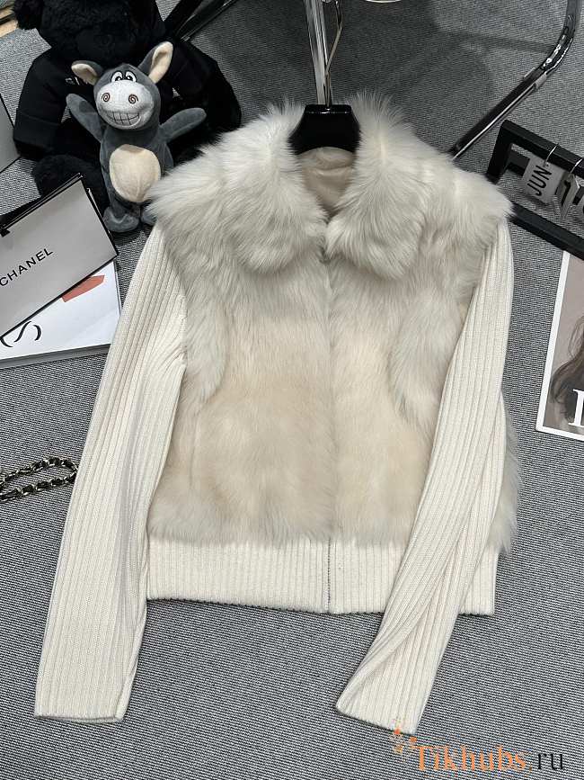 White fur coat, detachable sleeves - 1
