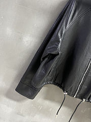 Loewe black leather bomber jacket with a drawstring hem - 6