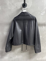 Loewe black leather bomber jacket with a drawstring hem - 2