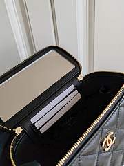 Chanel vanity top handle bag Black Leather size 17 cm - 5