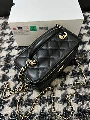Chanel Mini Vanity with Chain in black quilted leather 17x9.5x8 cm - 4