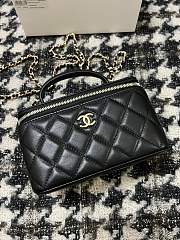Chanel Mini Vanity with Chain in black quilted leather 17x9.5x8 cm - 2