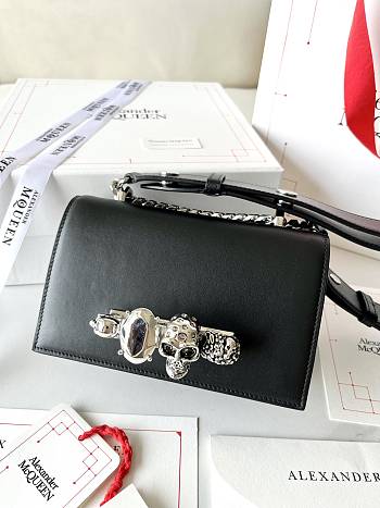  Alexander McQueen Knuckle leather crossbody bag 18*12*6 cm.