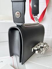  Alexander McQueen Knuckle leather crossbody bag 18*12*6 cm. - 5