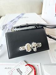  Alexander McQueen Knuckle leather crossbody bag 18*12*6 cm. - 4