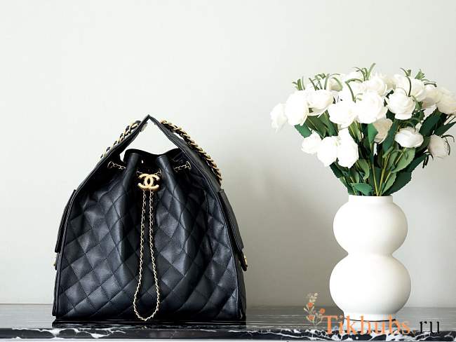 Chanel 25 Large Handbag in Black Grained Calfskin, size 40×30×15 cm - 1