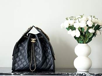  Chanel 25 Large Handbag in Black Grained Calfskin, size 40×30×15 cm