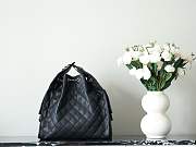  Chanel 25 Large Handbag in Black Grained Calfskin, size 40×30×15 cm - 5