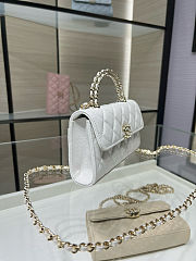 Chanel 25S Top Handle Kelly Clutch in white lambskin and gold-tone hardware 18x10x4.5cm - 4