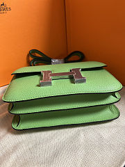 Hermès Constance 18 bag in Vert Criquet Epsom leather with silver hardware.  - 4